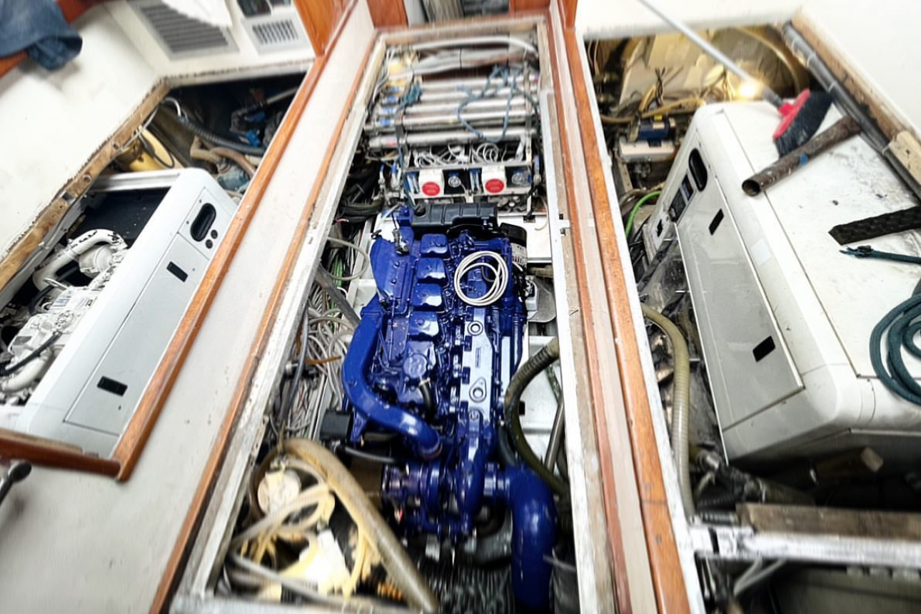 Intervento tecnico in cantiere su un impianto motore
